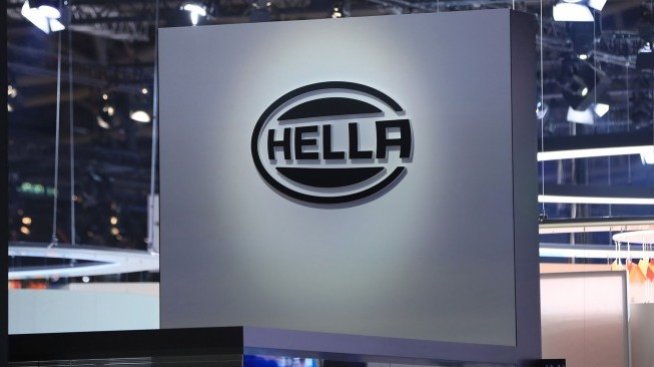 Автомобилният доставчик Hella очаква кризата с чиповете да продължи през 2023 г.