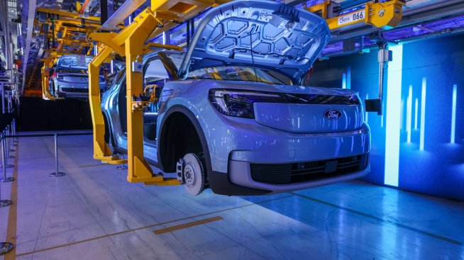 Ford ще съкрати до 1000 работни места в завод за електромобили в Германия