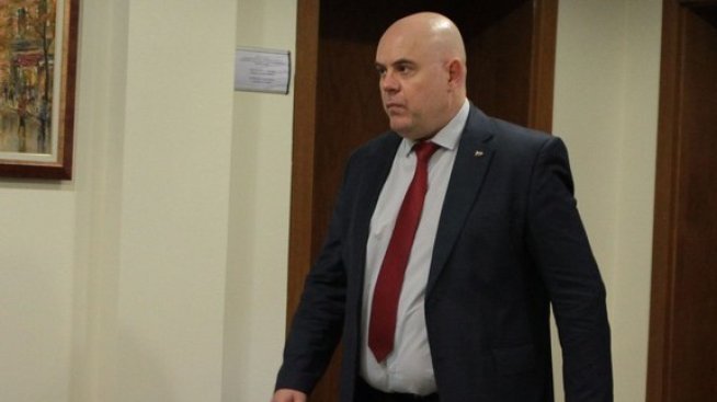 Гешев сезира институции за трудности при екстрадицията на Цветан Василев