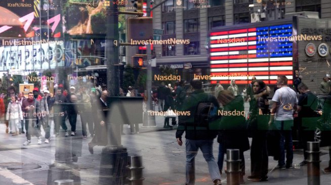 Коментарът на Пауъл за лихвите натежа върху S&P 500, Dow прекъсна губещата си серия