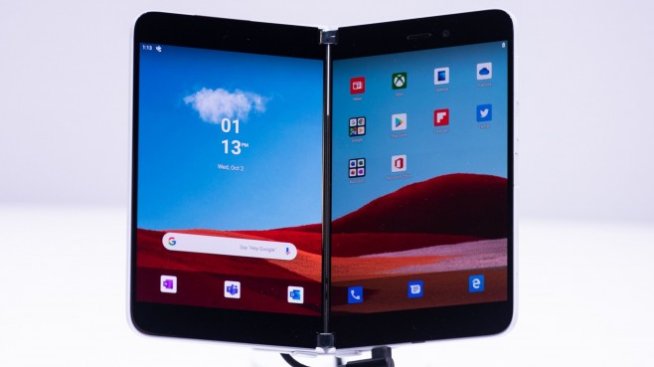 Смартфонът с два екрана на Microsoft излиза на пазара на 10 септември