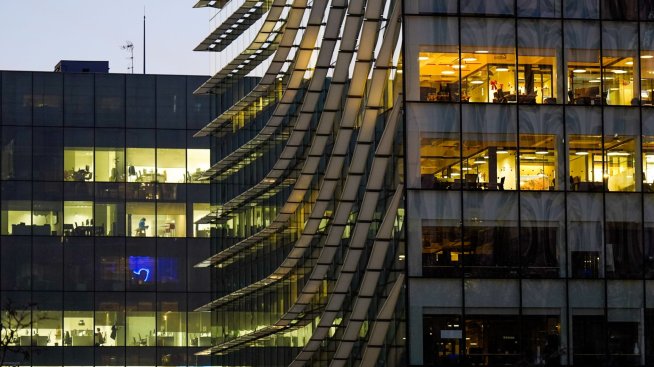 Довиждане, горещи душове и улично осветление - как Европа свива потреблението на енергия?