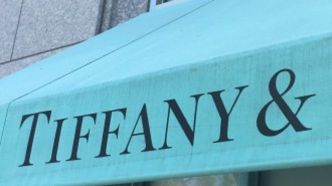 Печалбата на Tiffany надмина очакванията въпреки спада на разходите на туристите