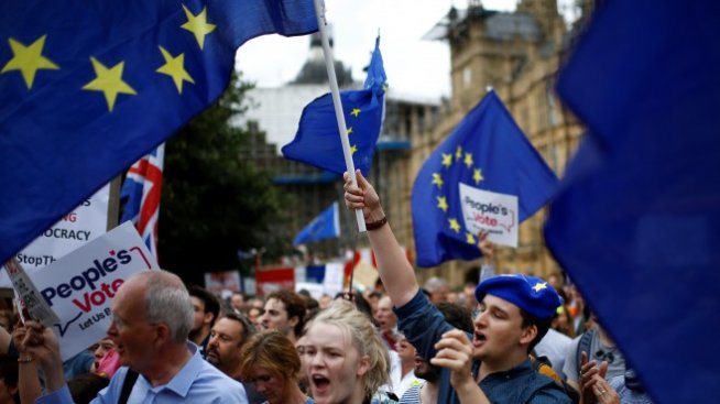 Малко британци подкрепят блокирането на парламента преди Brexit