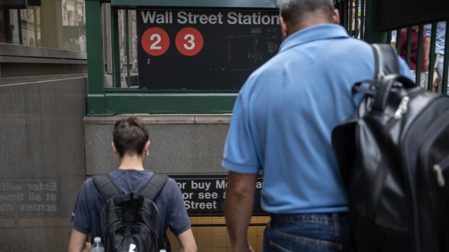 S&P 500 и Nasdaq отстъпват вече четвърти ден и завършиха най-лошата си седмица от март