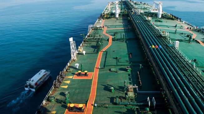 Петролът поскъпва заради риска от разширяване на конфликта в Близкия изток*