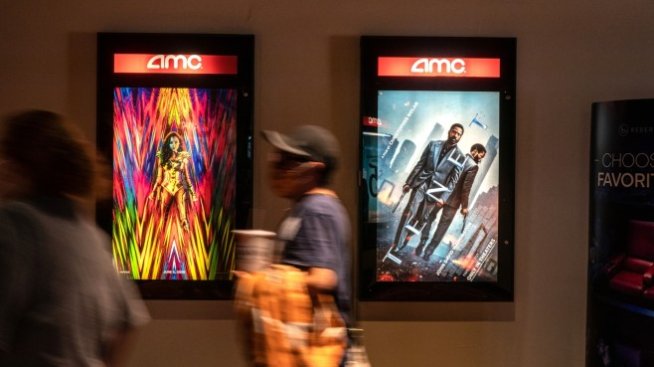 Липсата на нови премиери остави „Tenet“ на върха на боксофиса