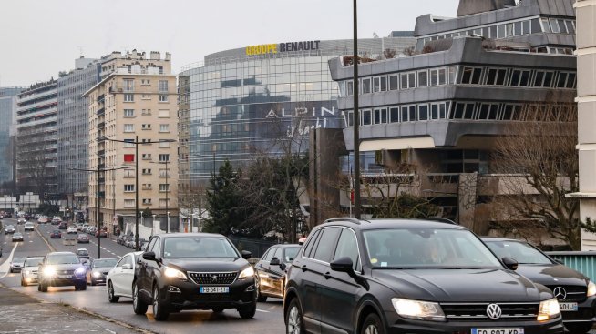 Париж провежда референдум за увеличаване на таксите за паркиране на SUV модели