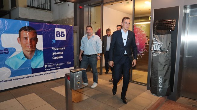 Разликата между Васил Терзиев и Ваня Григорова в София продължава да се топи