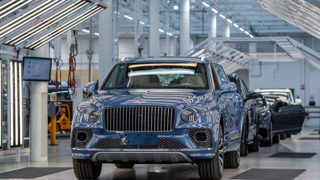 Bentley отчете рекордни продажби за 2022 г. въпреки спада на търсенето в Китай