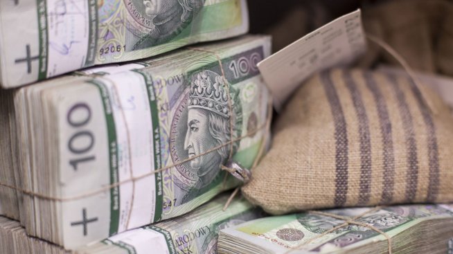 Варшава сигнализира готовност за намеса, за да стабилизира злотата