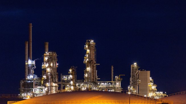 Цената на петрола се насочва към трети пореден седмичен спад*