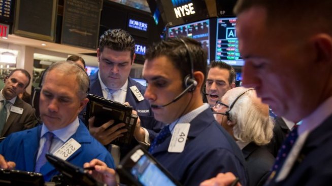Търговският ден на Wall Street започна с понижения*