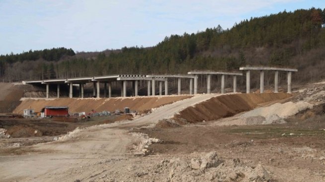 Премиерът: Изграждането на „Хемус“ е необратим процес