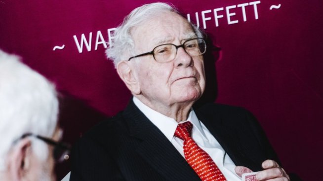Уорън Бъфет трупа кеш в кризата