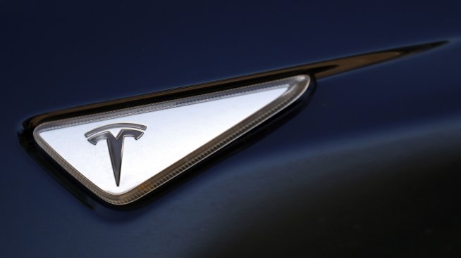 Електромобилният рицар Tesla се размина със Свещения Граал през 2022 г.