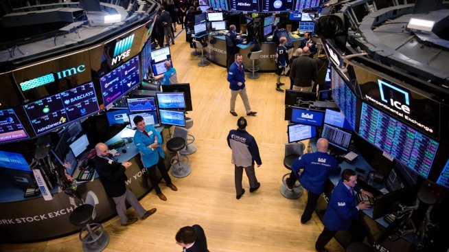 Мрачните пазарни прогнози изпратиха индексите на Wall Street на червено*