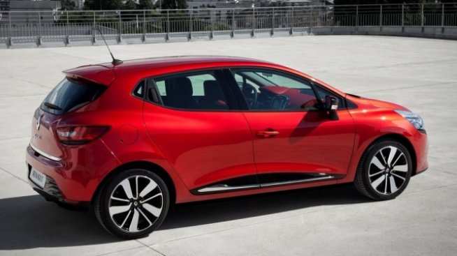 На скорост с новото Clio EDC 