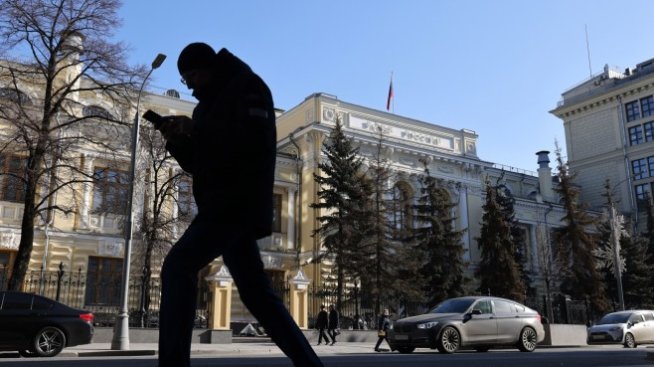 Руската централна банка изненадващо понижи основната лихва