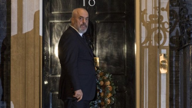 Заради българското вето Тирана иска отделяне от Скопие за преговорите с ЕС 