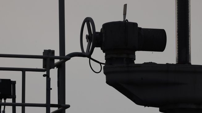 Геополитическото напрежение продължава да тежи на петрола