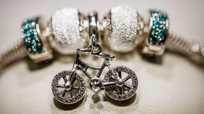 Американските потребители не пестят разходи за бижута въпреки митата