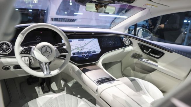 В битката за автономните коли автомобилните концерни имат едно важно предимство