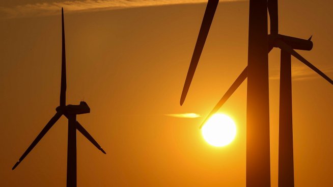 Утрояване на ВЕИ изисква 1,5 трилиона долара инвестиции годишно до 2030 г.