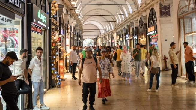 Турският финансов министър се ангажира с инфлационната цел при покачването на данъците