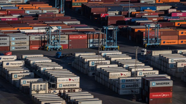 ЕС и Китай обсъждат търговията в отговор на новите американски мита