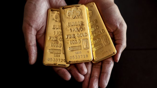 Злато за 10 000 долара? Анализаторите остават сигурни в прогнозите си въпреки войната