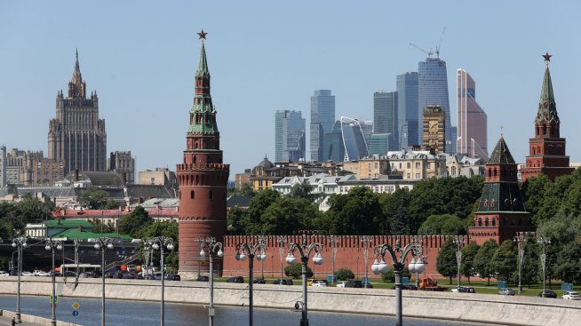 Руската икономика прегрява върху буре с барут