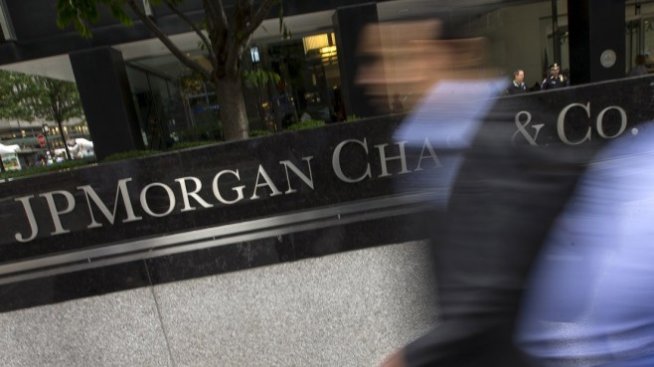 Спад на сделките заради войната в Украйна удари печалбата на JPMorgan