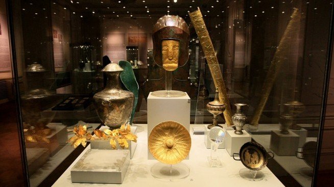 Васил Божков е обвиняем и за търговия с влияние и притежание на антики