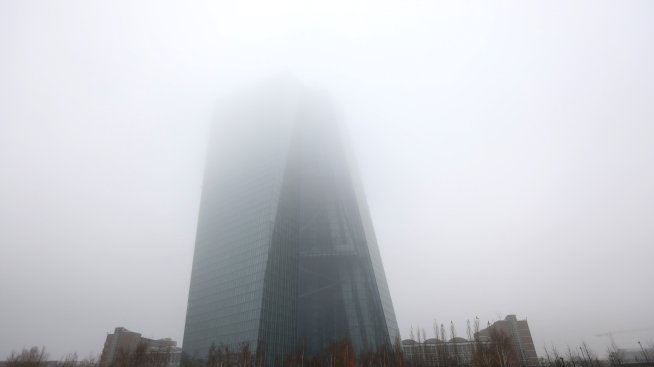 Централните банки се движат бавно през мъглата на търговските войни на Тръмп