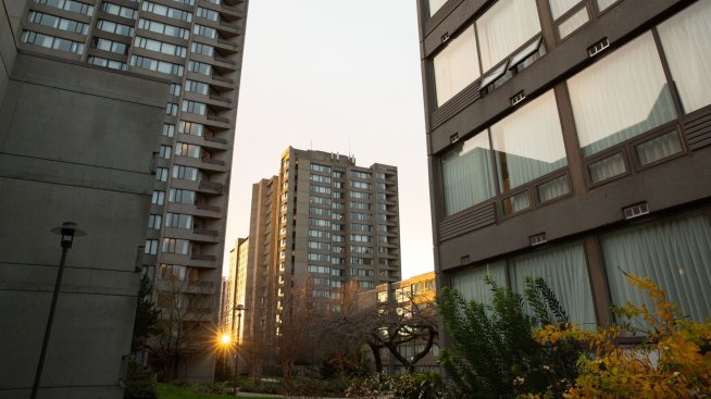 Канада обмисля ограничения за чуждите студенти заради жилищната си криза