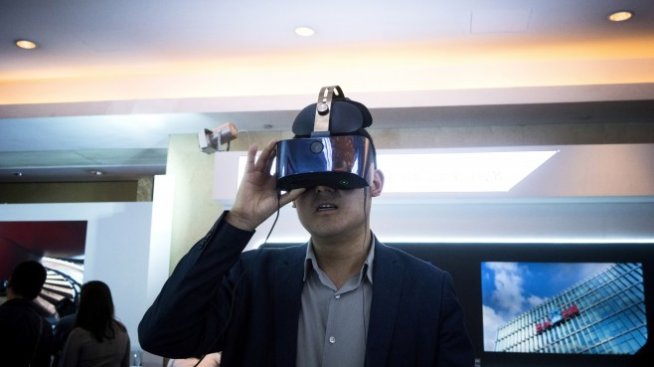 Google отново работи над очила за смесена реалност