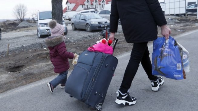 Пристигнаха първите автобуси с евакуирани от Украйна българи