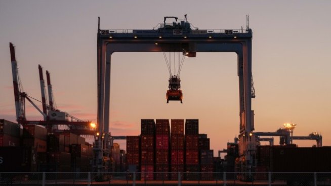 Колко голяма е ролята на Черно море в търговията със стоки?