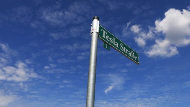 VW: Германската фабрика на Tesla ще засили конкуренцията в страната