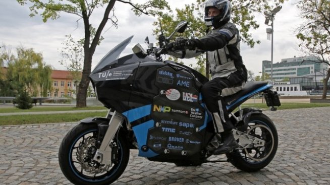 Електрическият мотор STORM Wave мина и през София Тех Парк