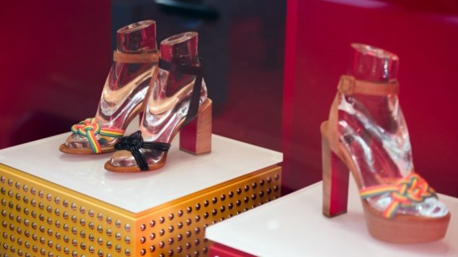 Christian Louboutin продава 24% дял на италианската фамилия Анели