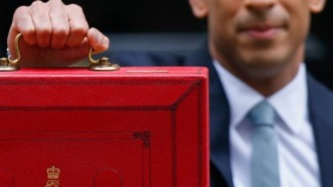 Великобритания вдига корпоративния данък и удължава спасителния план за икономиката