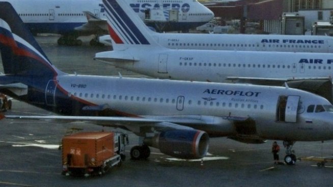 Украйна забрани полетите на „Аерофлот“ и „Трансаеро“ до страната