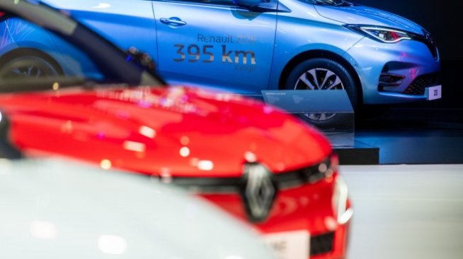 Renault се изтегля от Русия, замразява поръчките на електромобили