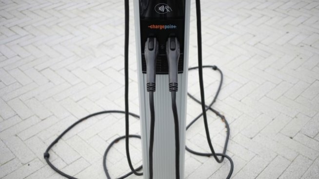 Подкрепен от Mercedes разработчик на твърдотелни батерии планира IPO