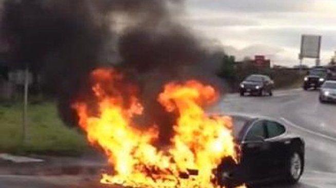 Пожар срина Tesla с 10% за два дни