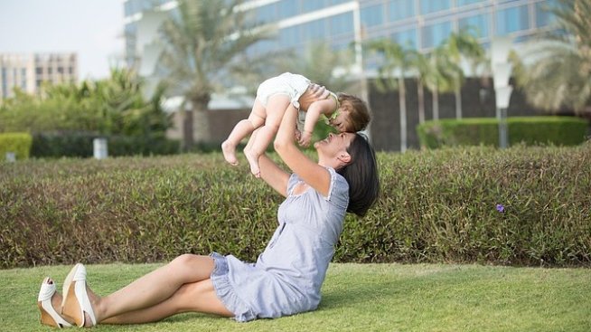 Майките, които се връщат по-рано на работа, ще получават 50% от обезщетението от 1 юни