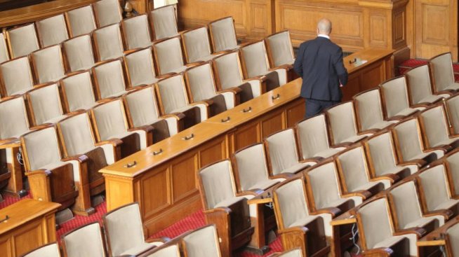 Депутати от ПП, ДБ, ГЕРБ и ДПС с нов опит за премахване на дерогацията за руския петрол