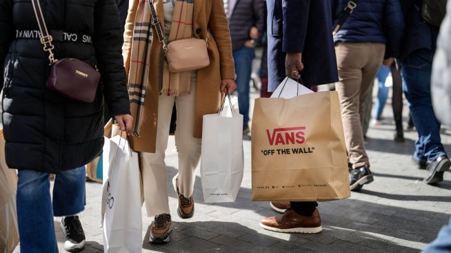 Продажбите на дребно в Испания се свиха въпреки сезонните намаления